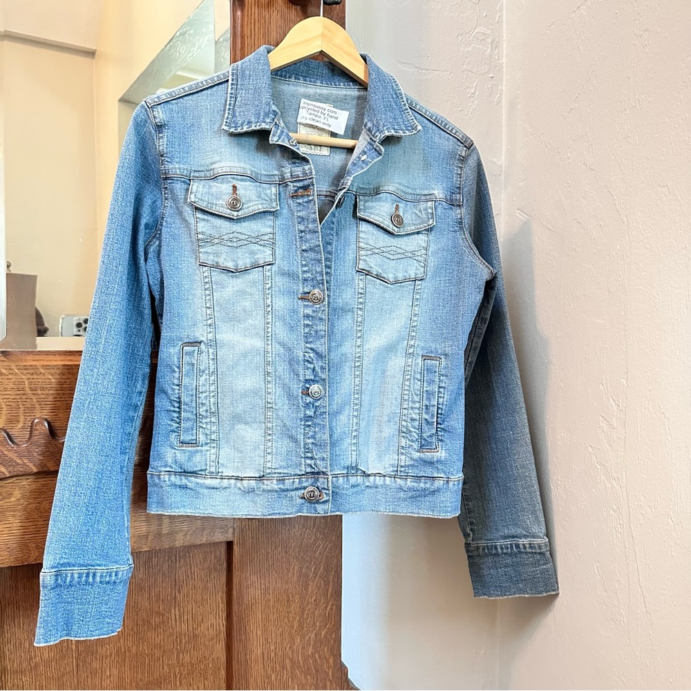 Upcycled Denim Jacket With Rolling Stones Voodoo Lounge Design - Picture 3 of 13
